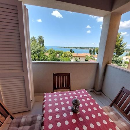 Apartments Henc Novigrad Istria Eksteriør bilde